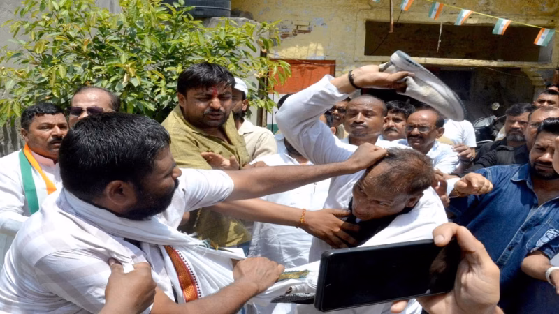 अलीगढ़ कांग्रेस दफ्तर में जूतम-पैजार: राष्ट्रीय सचिव के सामने आपस में भिड़े नेता