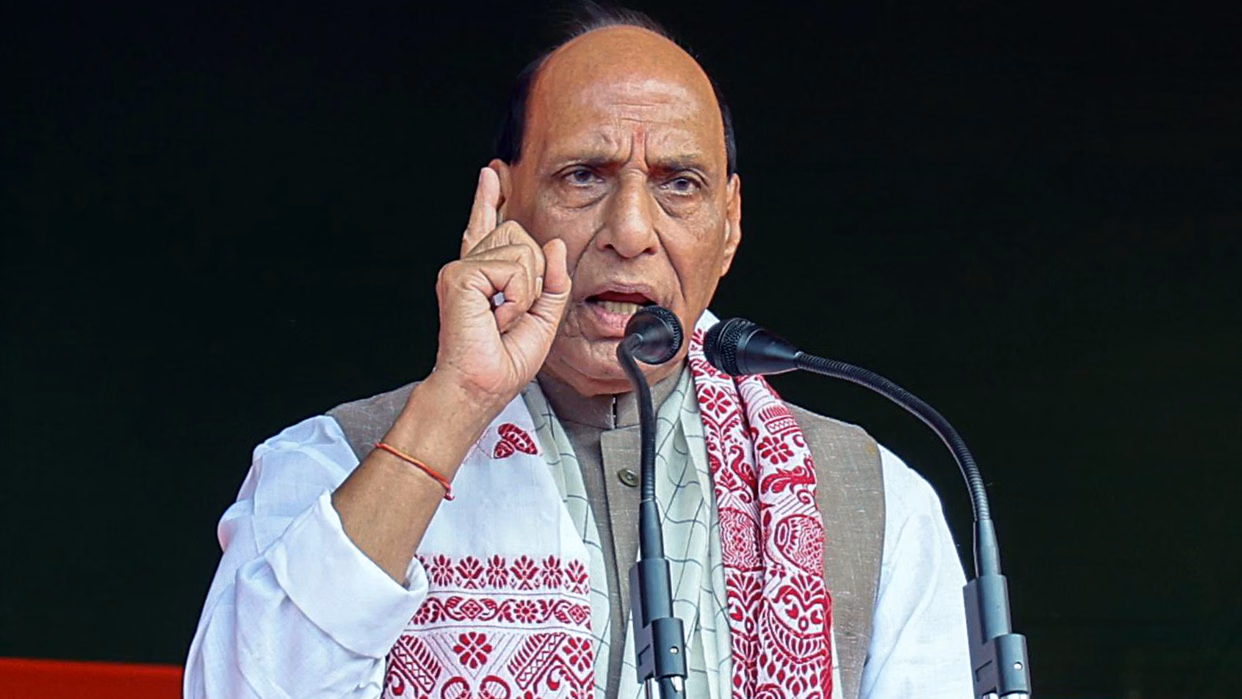 ‘बांग्लादेश मॉडल’ पर सत्ता बदलना चाहती है कांग्रेस: राजनाथ सिंह