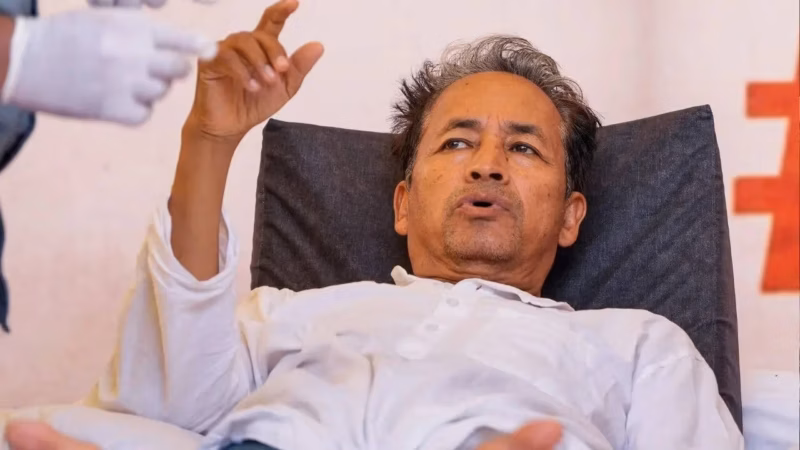 नीट पेपर लीक के खिलाफ सोनम वांगचुक का अनशन: जानें शुरुआत से अब तक क्या हुआ