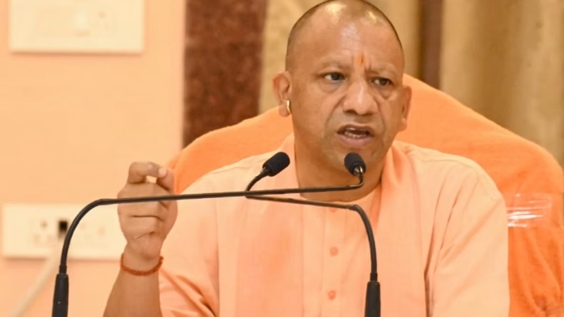 यूपी में बड़ा प्रशासनिक फेरबदल: देर रात 20 IAS अफसरों के तबादले, 3 जिलों के CDO भी बदले