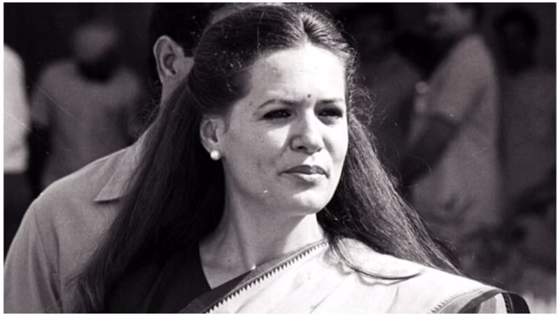 सोशल मीडिया पर आईं सोनिया गांधी, बताया राजीव गांधी से पहली मुलाकात का किस्सा